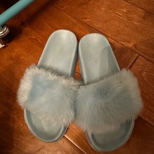 Size 8 blue furry sandal
